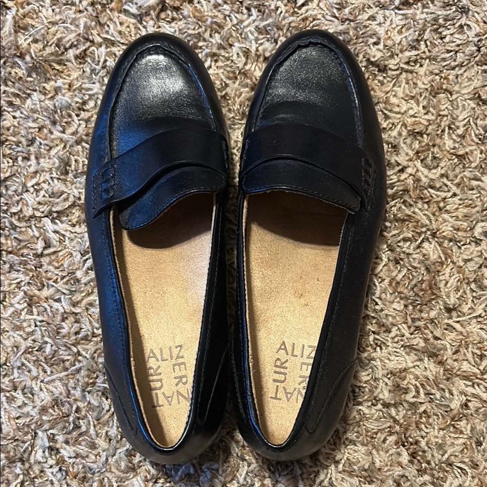 Naturalizer Black Flats with Classic Design